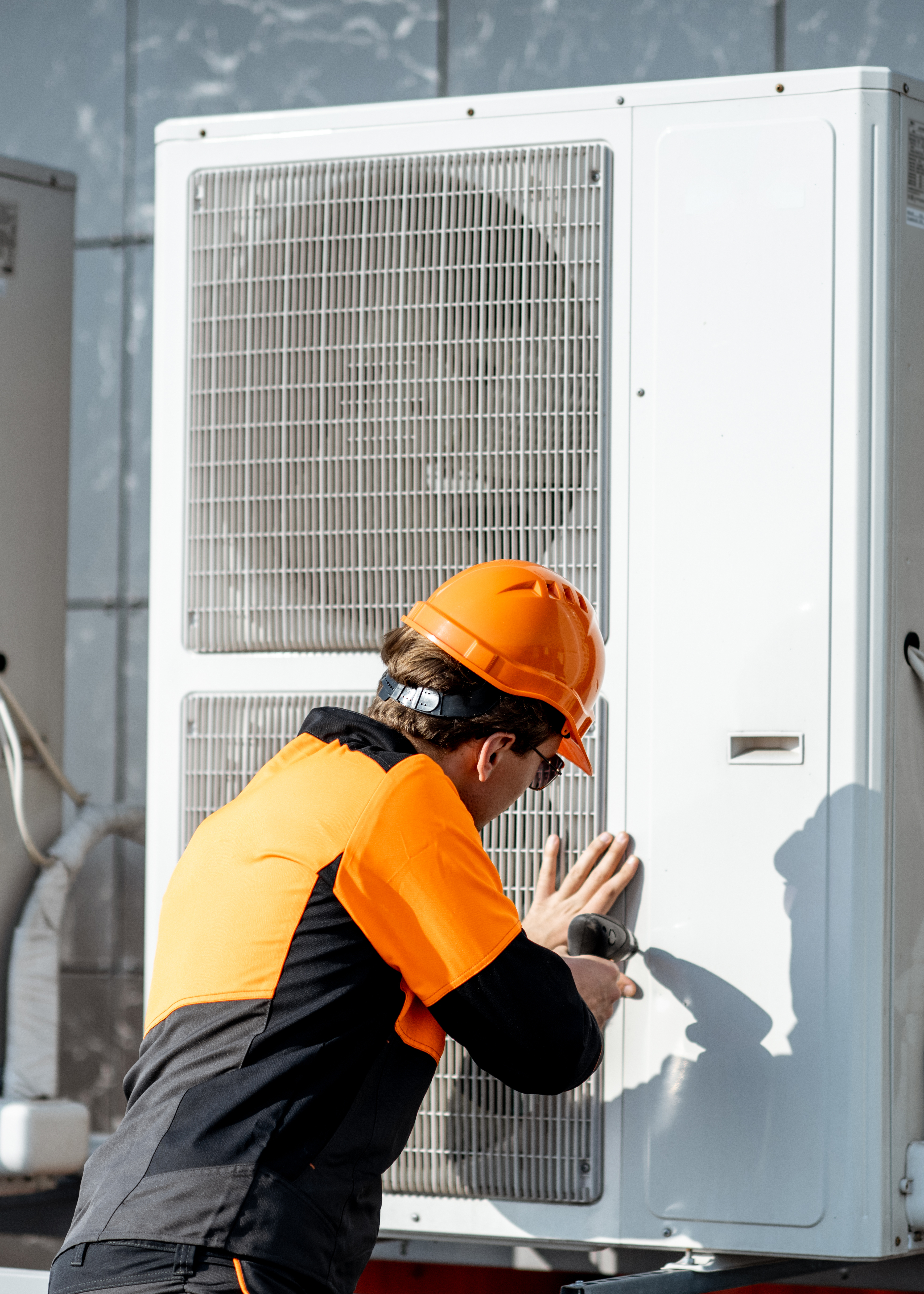Técnico trabajando con un Termo Airsol